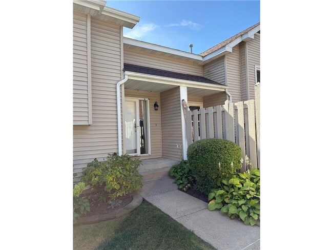 10277 Arrowwood Dr