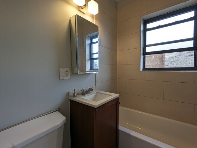 Photo - 4735 N Hermitage Ave Unidad 407