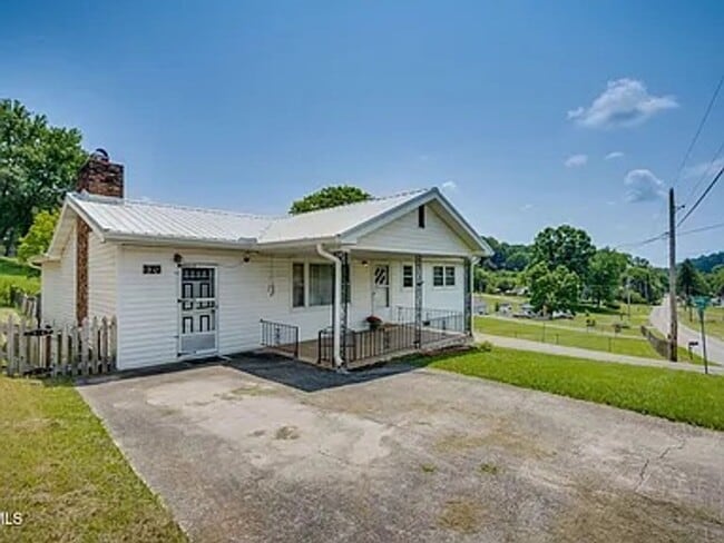 Photo - One-Level Living in Kingsport with Screened Porch & Large Yard