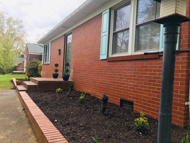 Photo - 212 Evans St