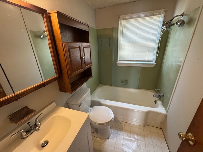 Building Photo - Birmingham Rental
