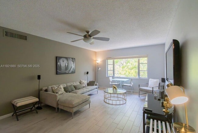 Photo - 5840 NE 22nd Way Unidad 728