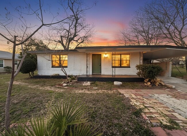 Building Photo - 107 Elm Ave