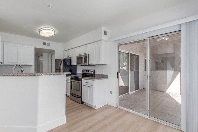 Photo - 1295 N Ash St