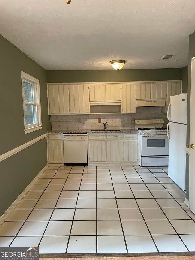 Photo - 2983 Deshong Dr SW