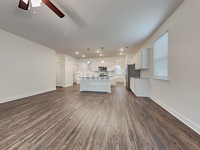 Photo - 603 W Lionel Rd