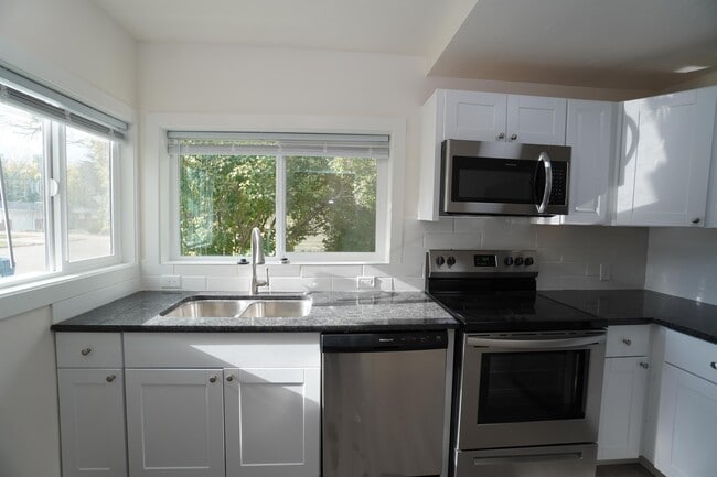 Photo - 1724 6th St S