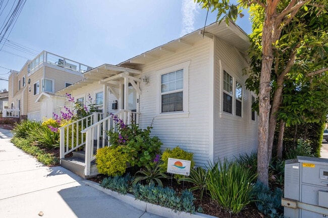 Building Photo - 208 8th St Rental