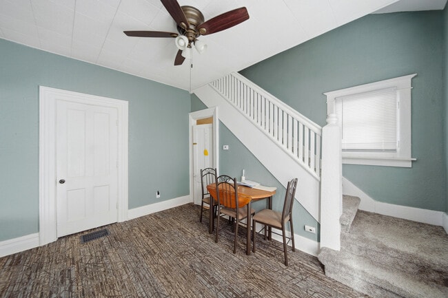 Photo - 412 W 4th St