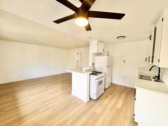 Building Photo - 6501 Cherry Ave Unit 15 Rental
