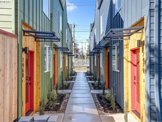 Photo - Inviting Home with Open Living & Stainless...