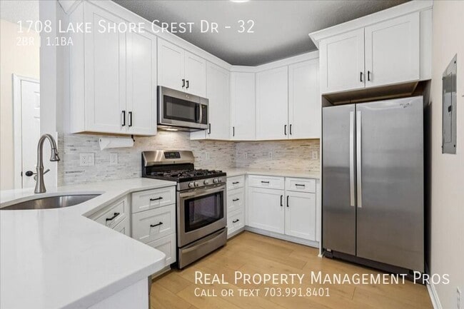 Building Photo - 1708 Lake Shore Crest Dr Unit 32