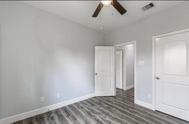 Building Photo - 8204 Moon Beam St