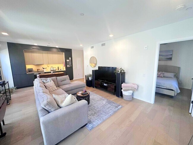 Building Photo - 9-11 Burney St Unit 202