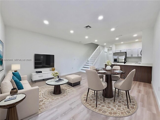 Photo - 4412 Woodland Cir