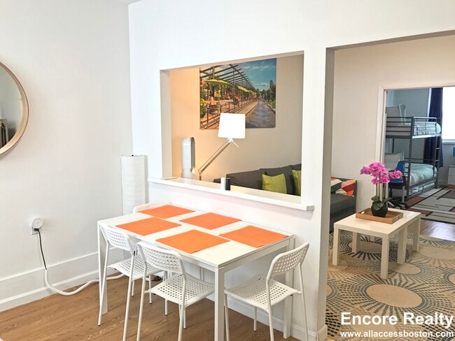 Photo - 287 Dorchester St Unidad 2