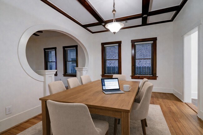 Photo - 936 Columbia St