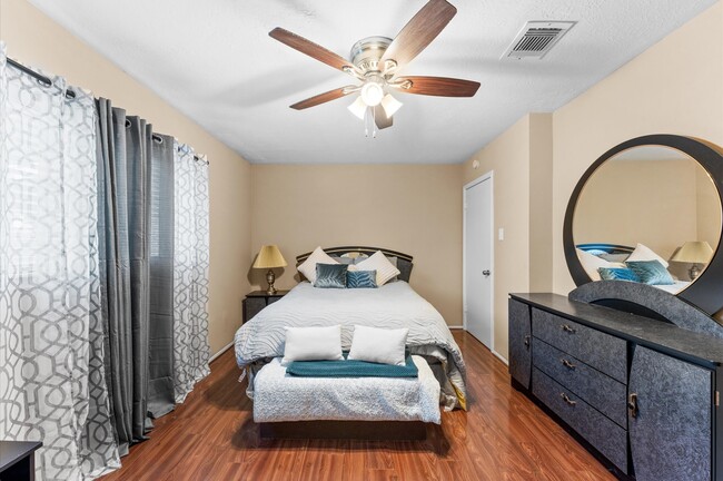 Building Photo - 5314 Nottingham Dr