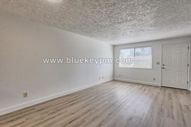 Photo - 2 Bed, 1 Bath Unit in Battle Ground in a 55+ Complex 2 blocks off Main Street