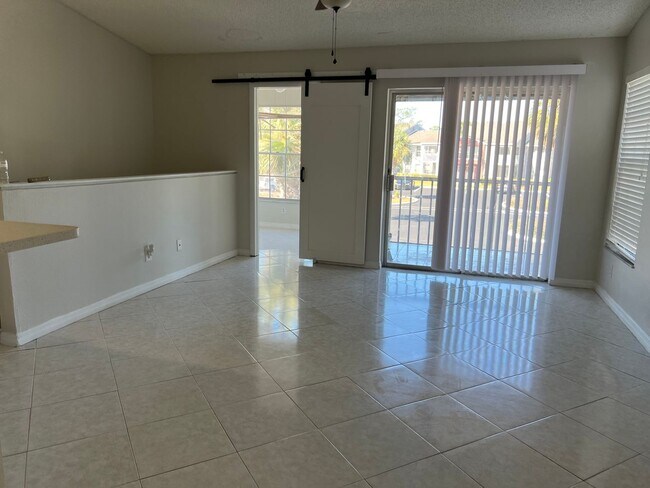 Photo - ANNUAL RENTAL - 2ND FLOOR 1 BED + DEN / 1 ...