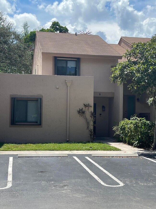 6 Chestnut Cir