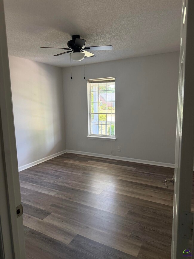 Photo - 107 Barrington Pl N