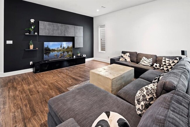 Photo - 5511 Paraiso Pl