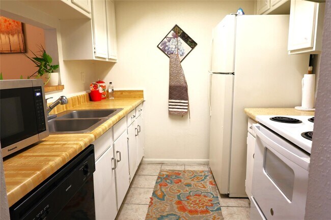 Photo - 14333 Memorial Dr Unit 64