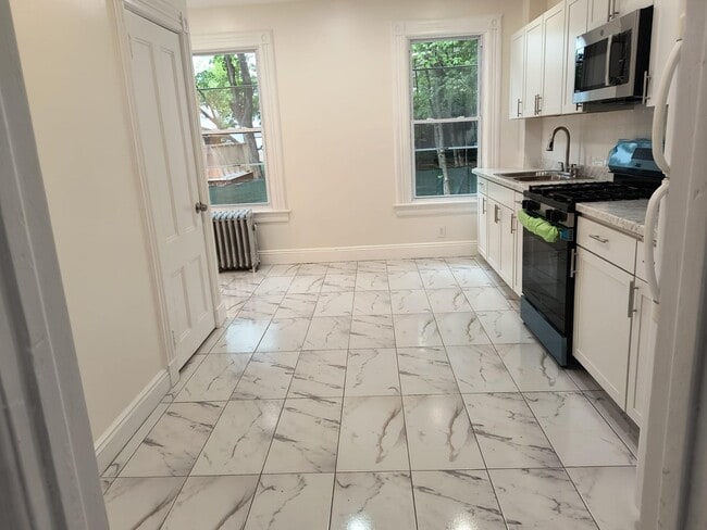 Building Photo - 69 N Saddle River Rd Unit 1 Rental