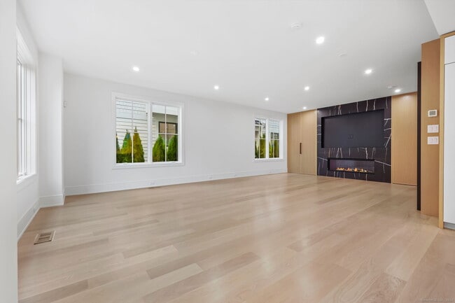 Photo - 187 Field Point Rd