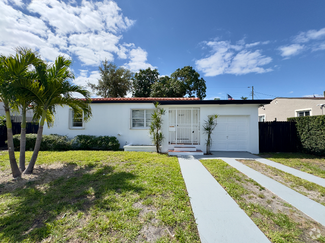 Building Photo - 4060 SW 6th St Rental