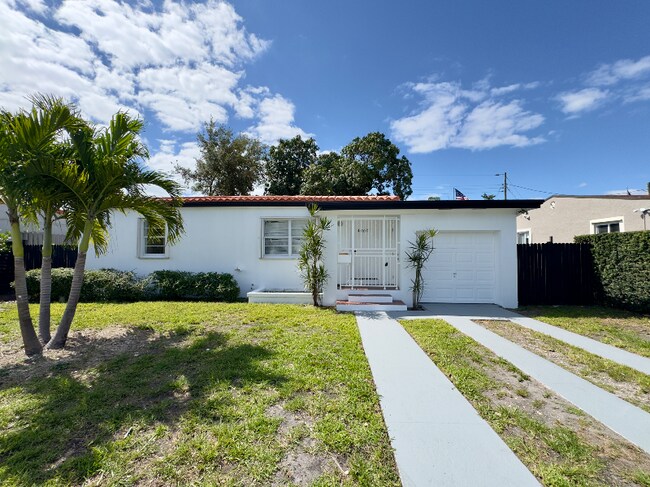 Photo - 4060 SW 6th St House