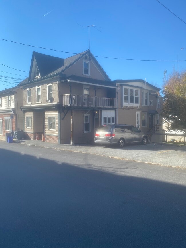 Building Photo - 2630 Mount Rd Unit 2A Rental
