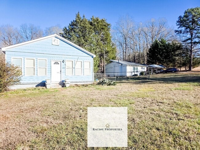Photo - Two Bedroom Home Near Lake Blalock!
