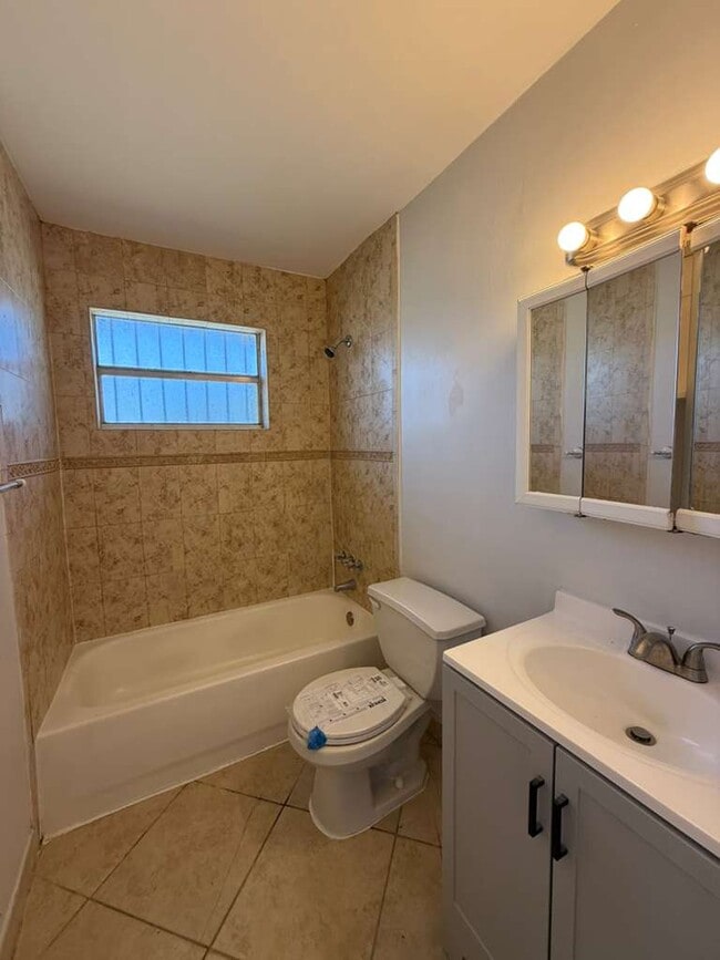 Photo - 516 NW 179th St