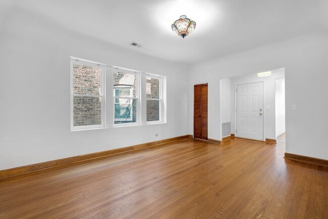 Photo - 6311 N Oakley Ave Unit 2