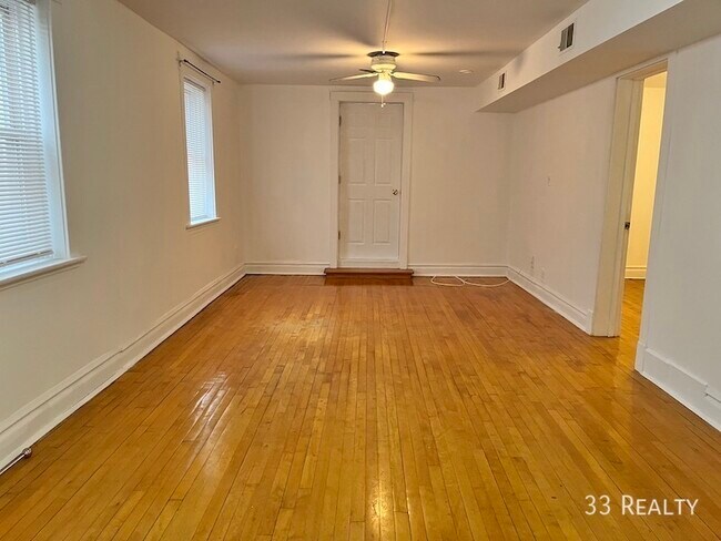 Photo - 2847 N Rockwell-G Unidad G