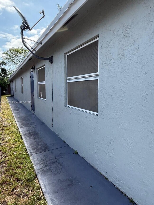 Photo - 1014 NW 6th Ave Unit 1-2