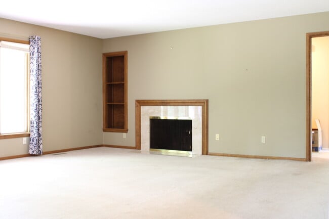 Upstairs Living room - 5317 Malibu Dr