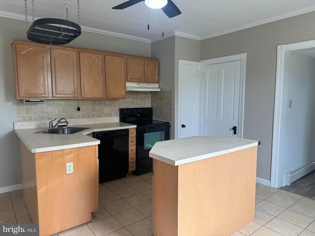 Photo - 242 E Broad St