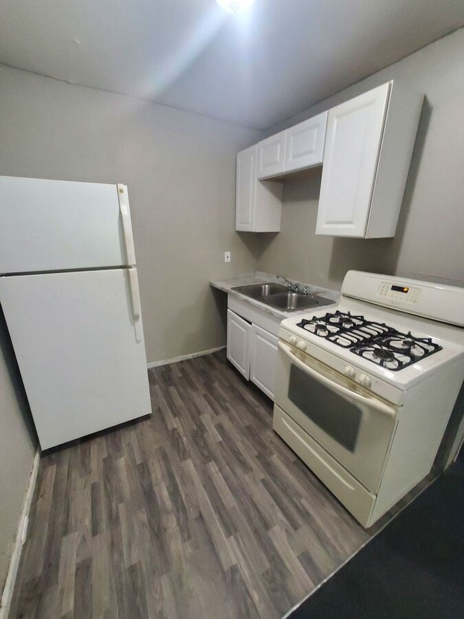 Photo - 2214-2220 W Hopkins St. (8 Unit)