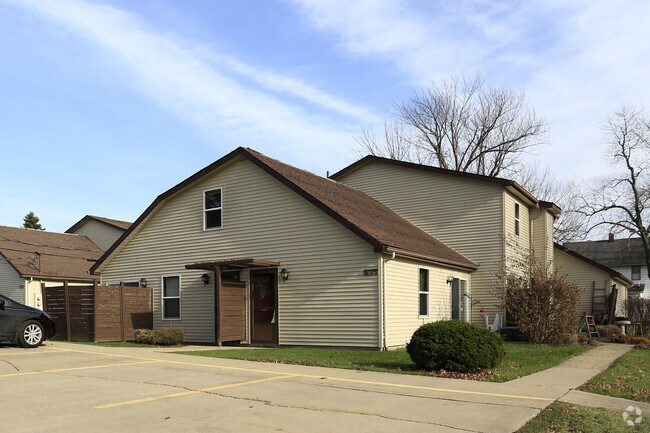 Woodbine Apartments - Woodbine Apartments