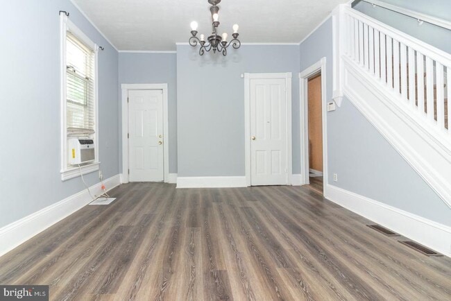 Photo - 635 Chambers St