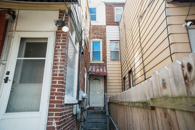 Photo - 906 N 4th St Unit 2