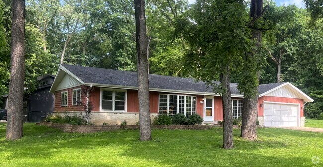 Building Photo - 144 N Maple Ave Rental