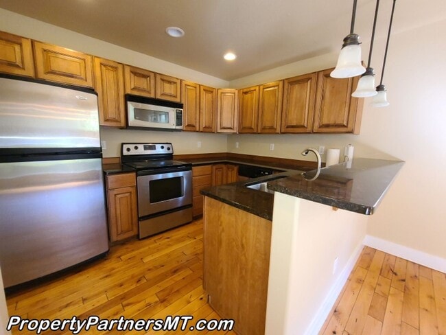 Beautiful 3 Bed 2.5 Bath Town house with A... - Beautiful 3 Bed 2.5 Bath Town house with A...