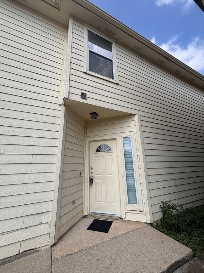 Building Photo - 6410 Waldron Dr Unit B Rental