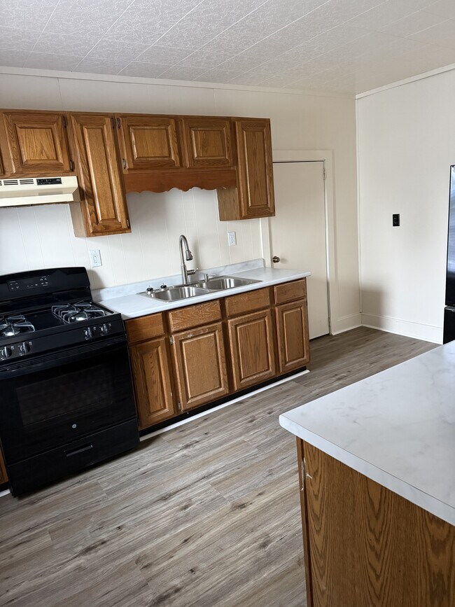 Photo - 512 Monroe St