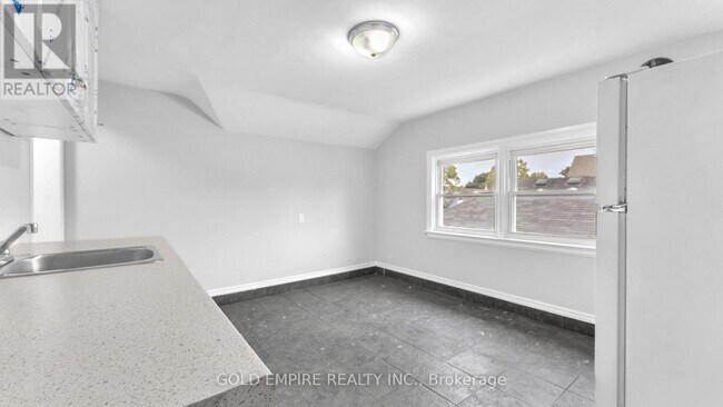 Photo - 908 Trafalgar St Unit UPPER