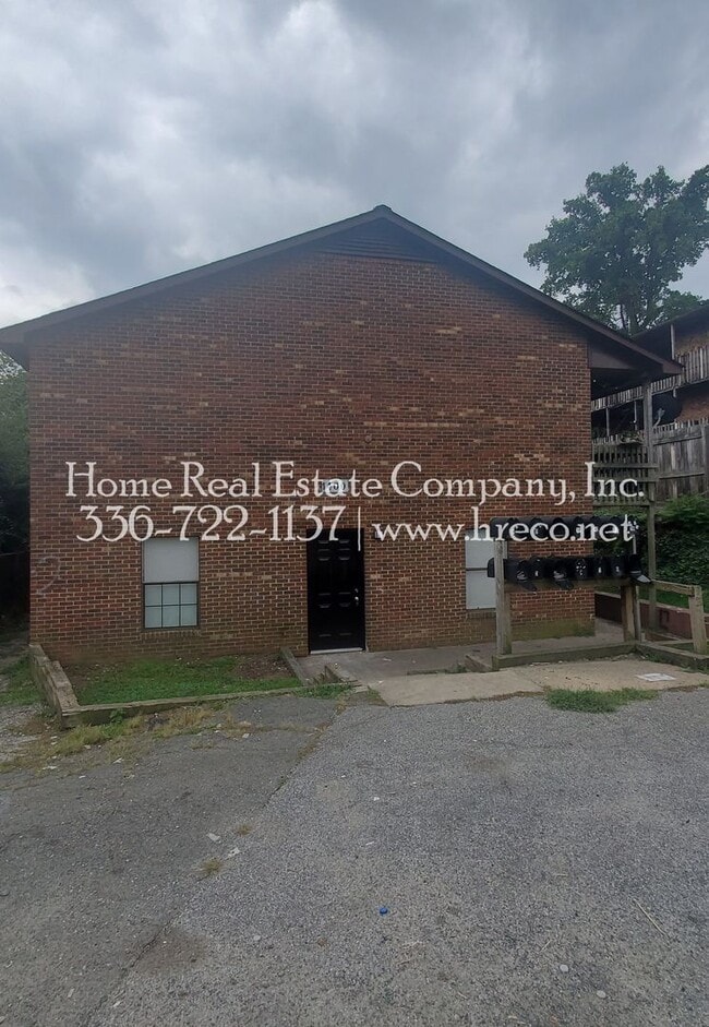 Building Photo - 1400 W Academy St Unit 7